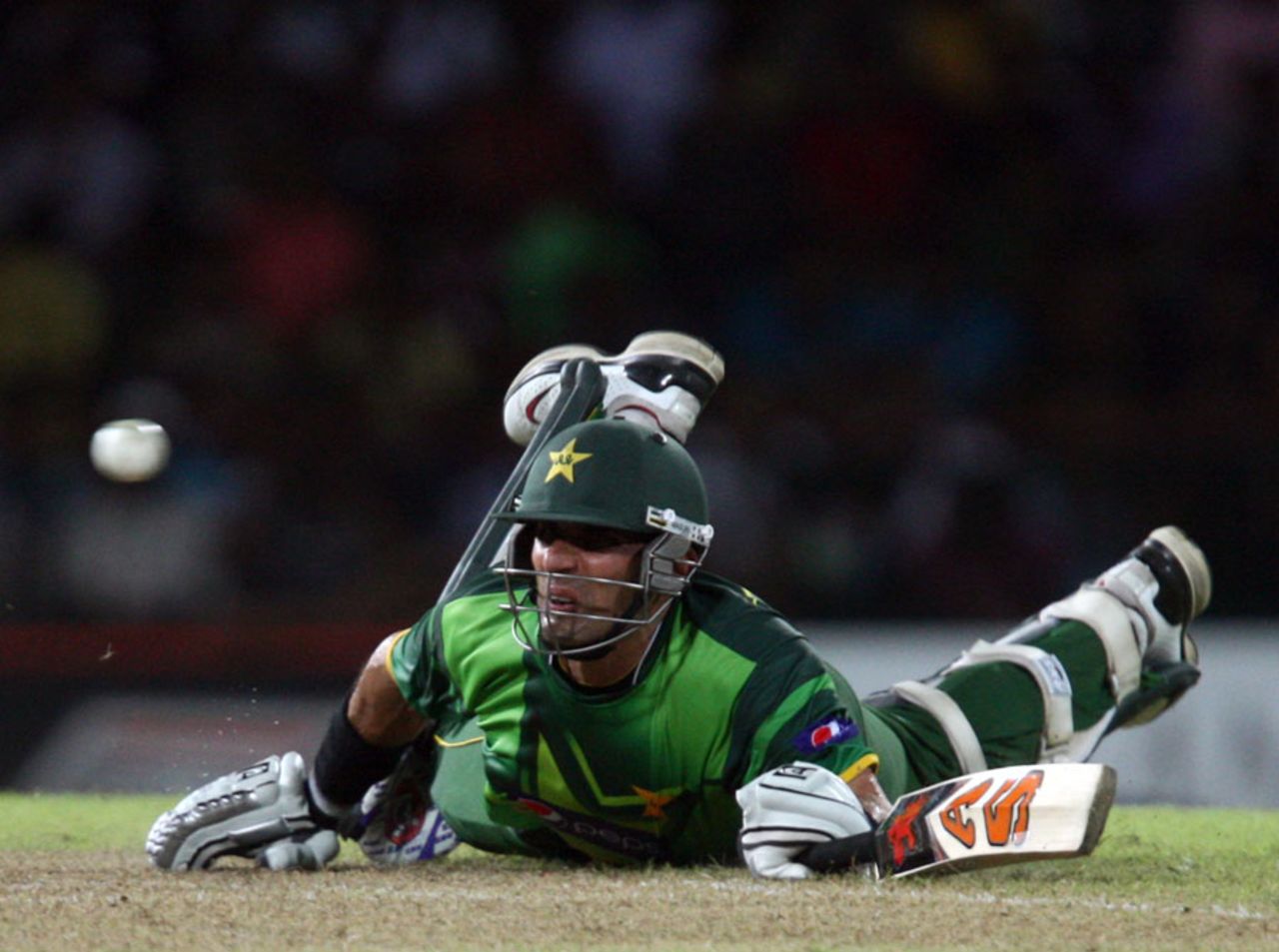 Misbah-ul-Haq dives to make his ground, Sri Lanka v Pakistan, 4th ODI, Colombo, June 16, 2012