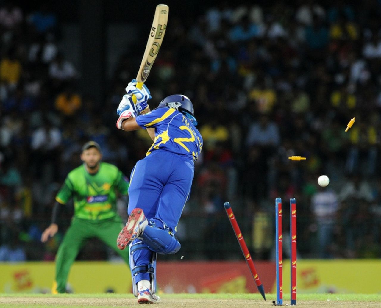 Tillakaratne Dilshan was bowled by Sohail Tanvir, Sri Lanka v Pakistan, 5th ODI, Premadasa Stadium, Colombo, June 18, 2012