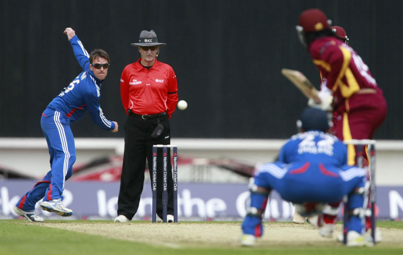 Graeme Swann bowls to Chris Gayle, England v West Indies, 2nd ODI, The Oval, June 19, 2012