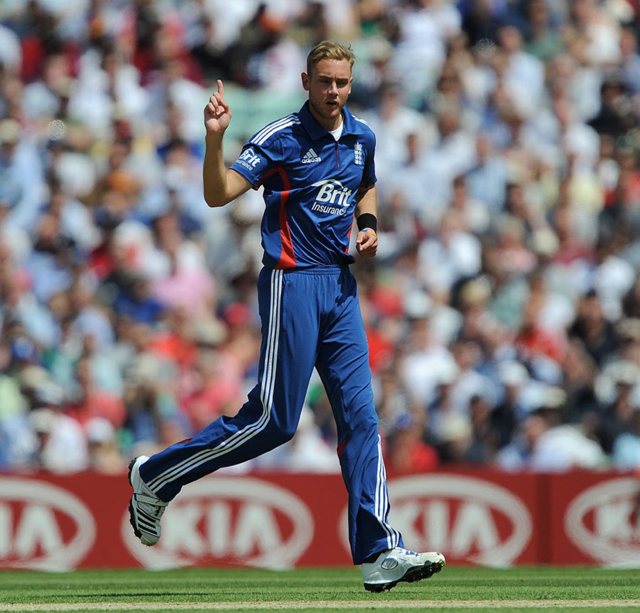 Stuart Broad claimed the wicket of Dwayne Smith with his second ball, England v West Indies, 2nd ODI, The Oval, June 19, 2012