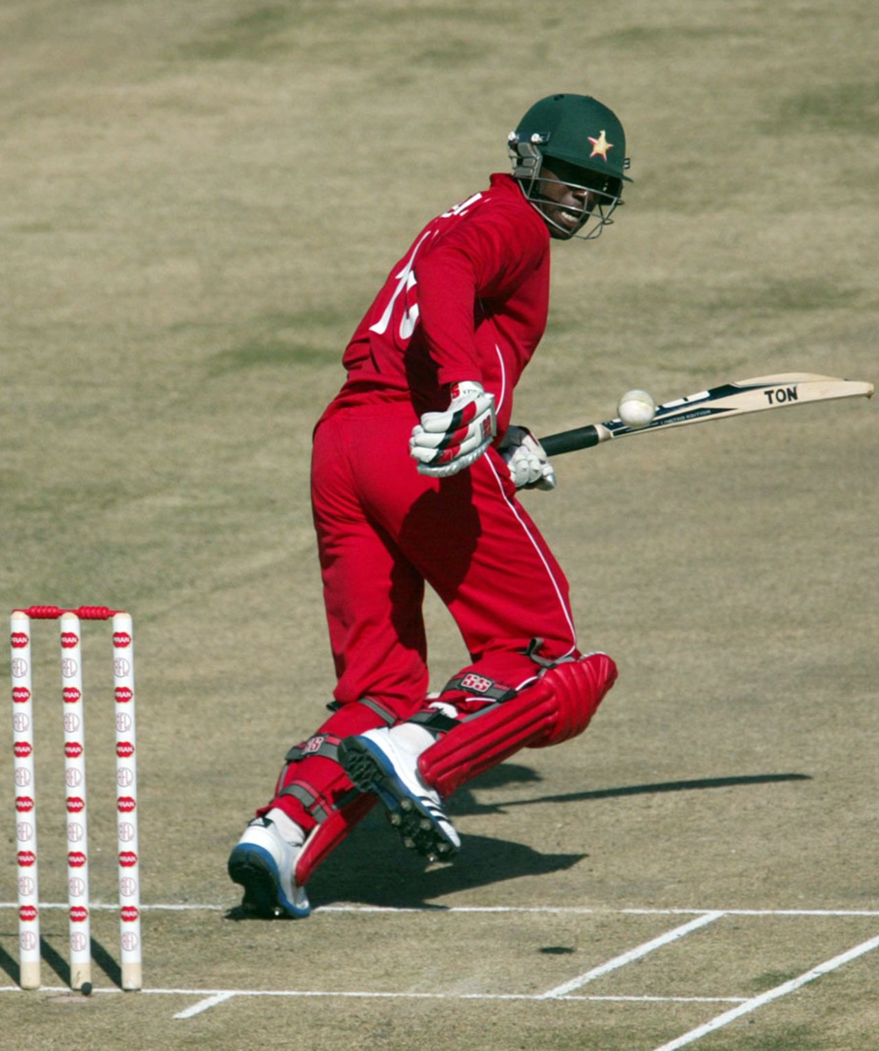 Vusi Sibanda top scored with 58, Zimbabwe v South Africa, T20 tri-series, Harare, June 20, 2012