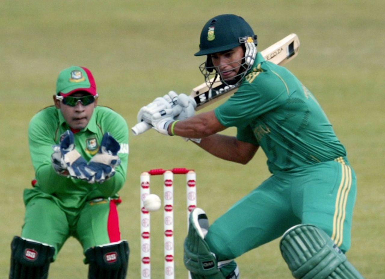 Justin Ontong top scored for South Africa with 41, Bangladesh v South Africa, T20 tri-series, Harare, June 22, 2012