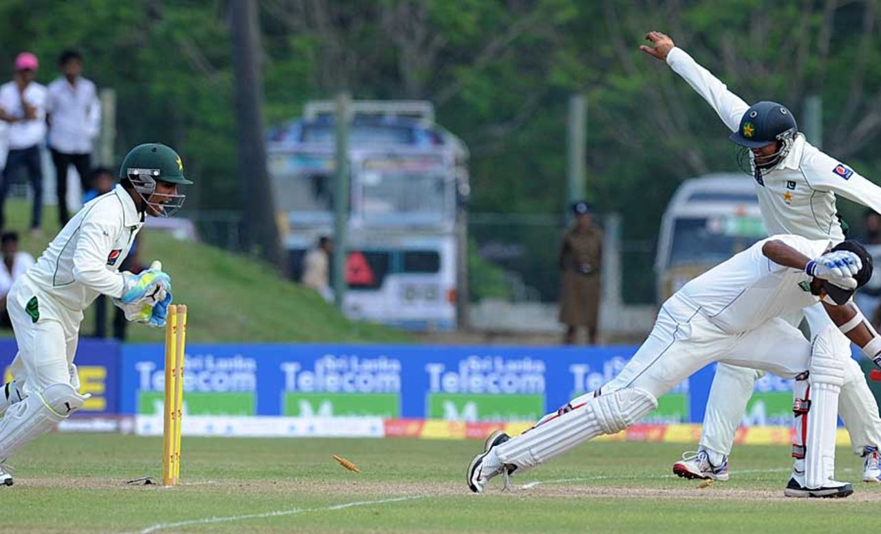 Adnan Akmal stumped Thilan Samaraweera, Sri Lanka v Pakistan, 1st Test, Galle, 2nd day, June 23, 2012