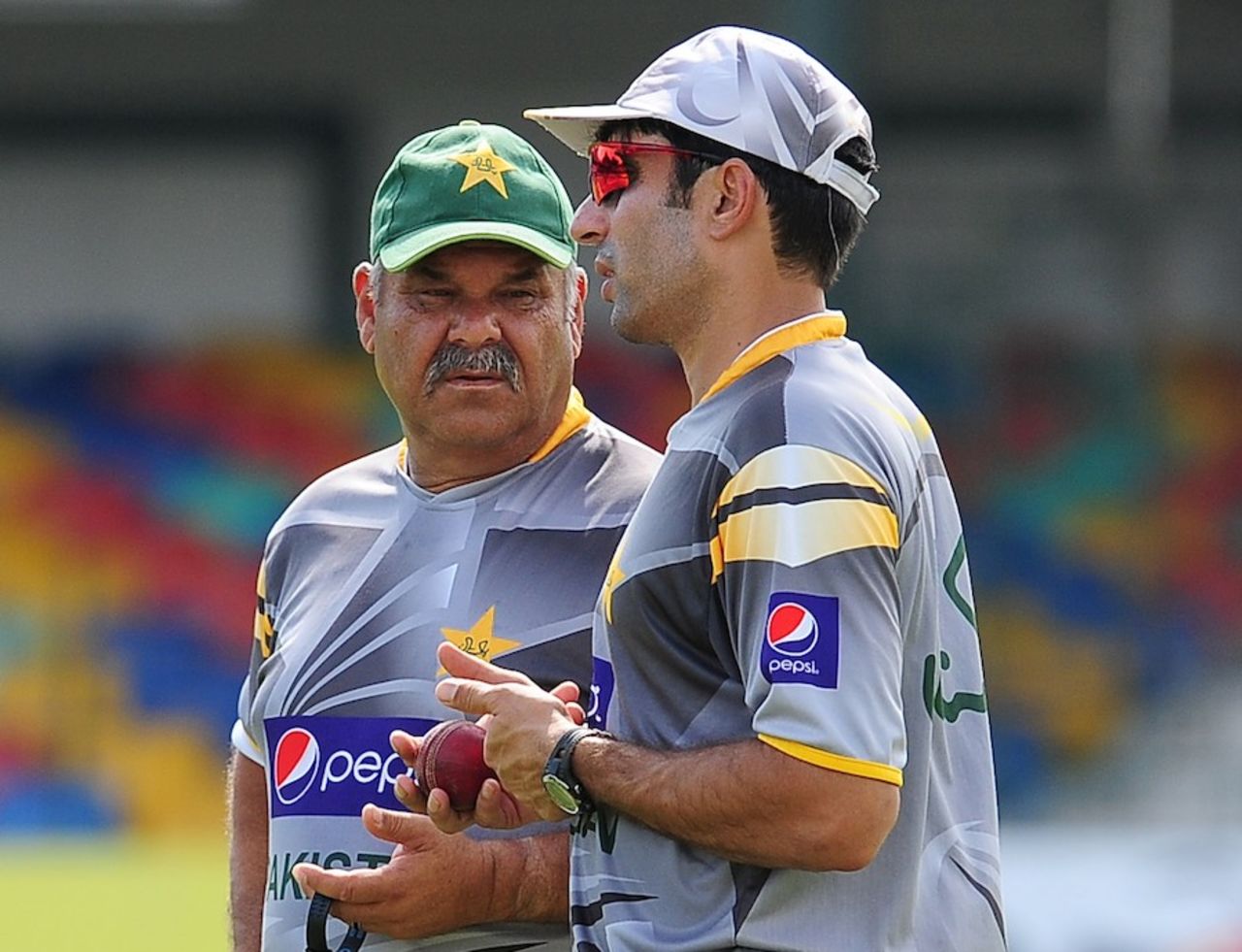 Misbah-ul-Haq speaks to Pakistan's coach Dav Whatmore, SSC, Colombo, June 29, 2012