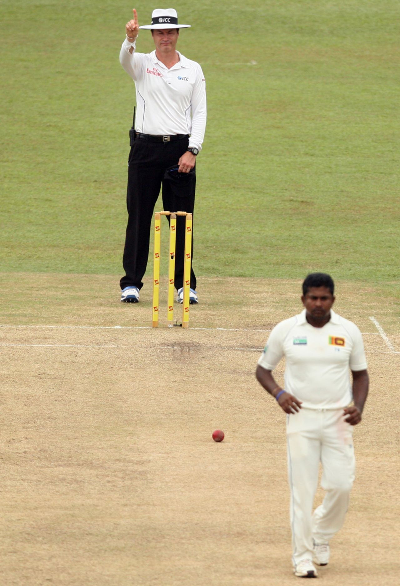 Rangana Herath gets Younis Khan lbw for 32, Sri Lanka v Pakistan, 2nd Test, SSC, Colombo, 2nd day, July 1, 2012