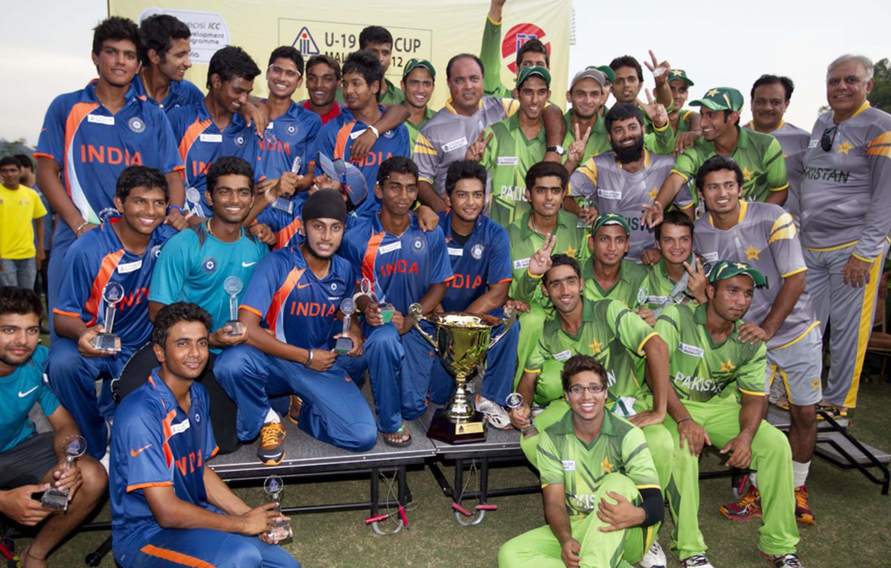 Pakistan Under-19s and India Under-19s with the Asia Cup trophy after a tied final, Pakistan Under-19s v India Under-19s, Final, Under-19s Asia Cup, Kinrara Academy Oval, Kuala Lumpur, July 1, 2012