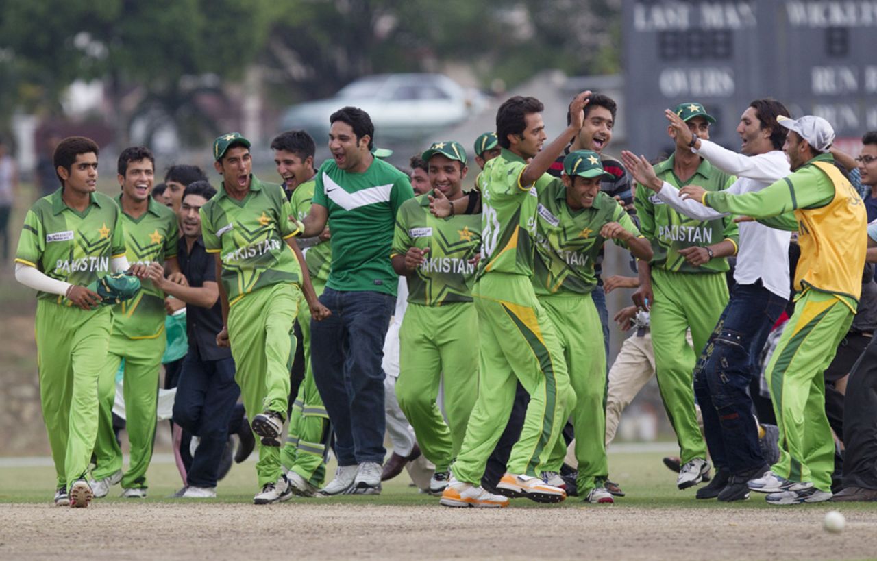 Pakistan Under-19s celebrate after taking a wicket with the final ball, Pakistan Under-19s v India Under-19s, Final, Under-19s Asia Cup, Kinrara Academy Oval, Kuala Lumpur, July 1, 2012