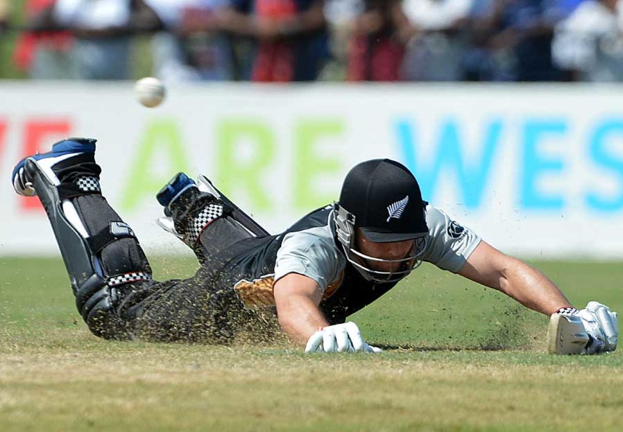 Daniel Flynn dives; he made 22, West Indies v New Zealand, 2nd Twenty20, Florida, July 1, 2012