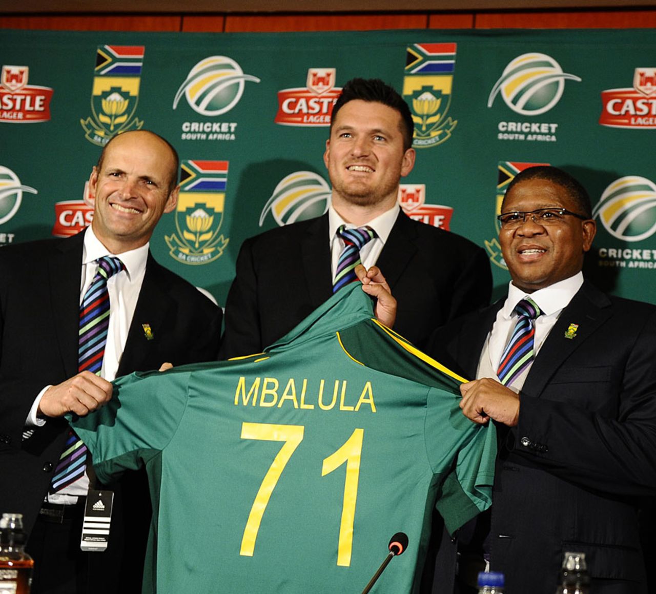 Gary Kirsten, Graeme Smith and Minister of Sport Fikile Mbalula at South Africa's departure press conference, Johannesburg, July 2, 2012