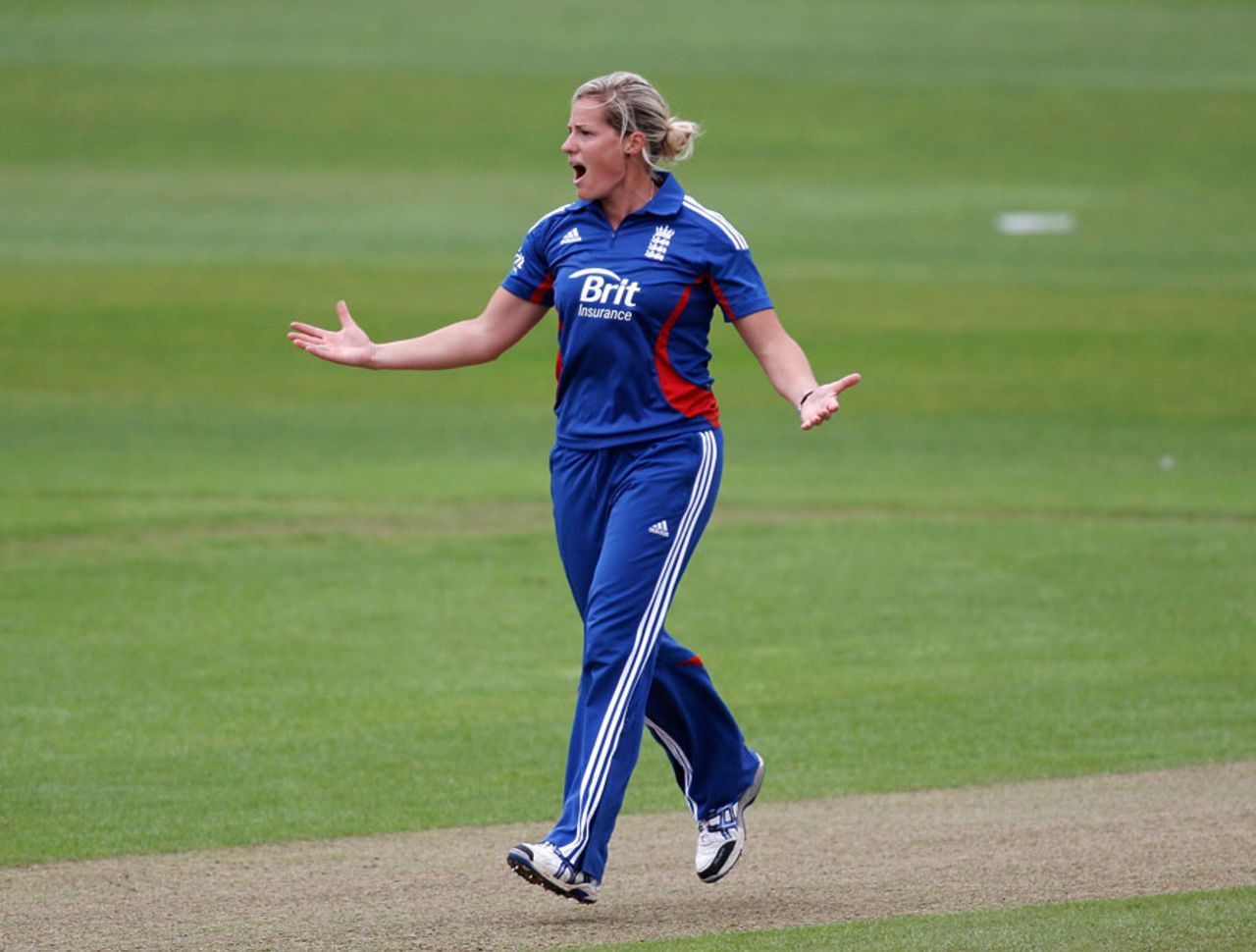 Katherine Brunt knocked over India's top order, England Women v India Women, 2nd ODI, Taunton, July 4, 2012