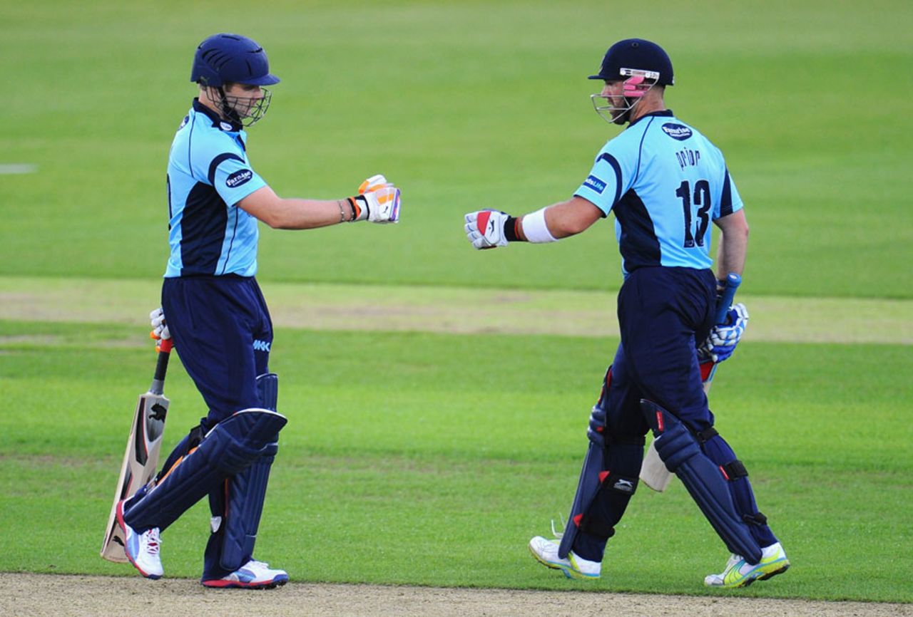 Luke Wright and Matt Prior put on 114 in less than ten overs, Hampshire v Sussex, FLt20 South Group, West End