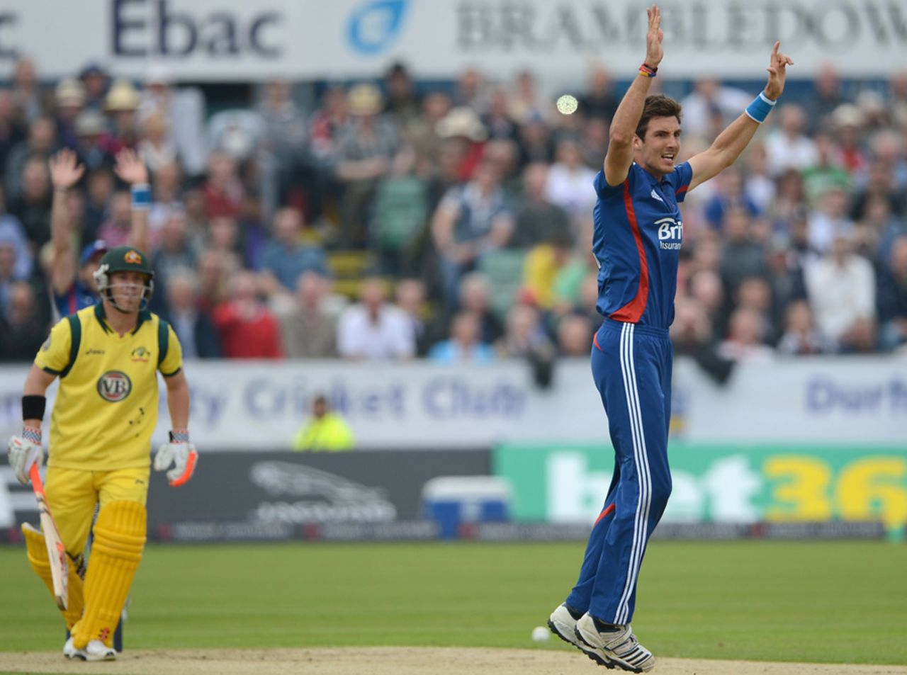 Steven Finn struck early to peg Australia back, England v Australia, 4th ODI, Chester-le-Street, July 7, 2012