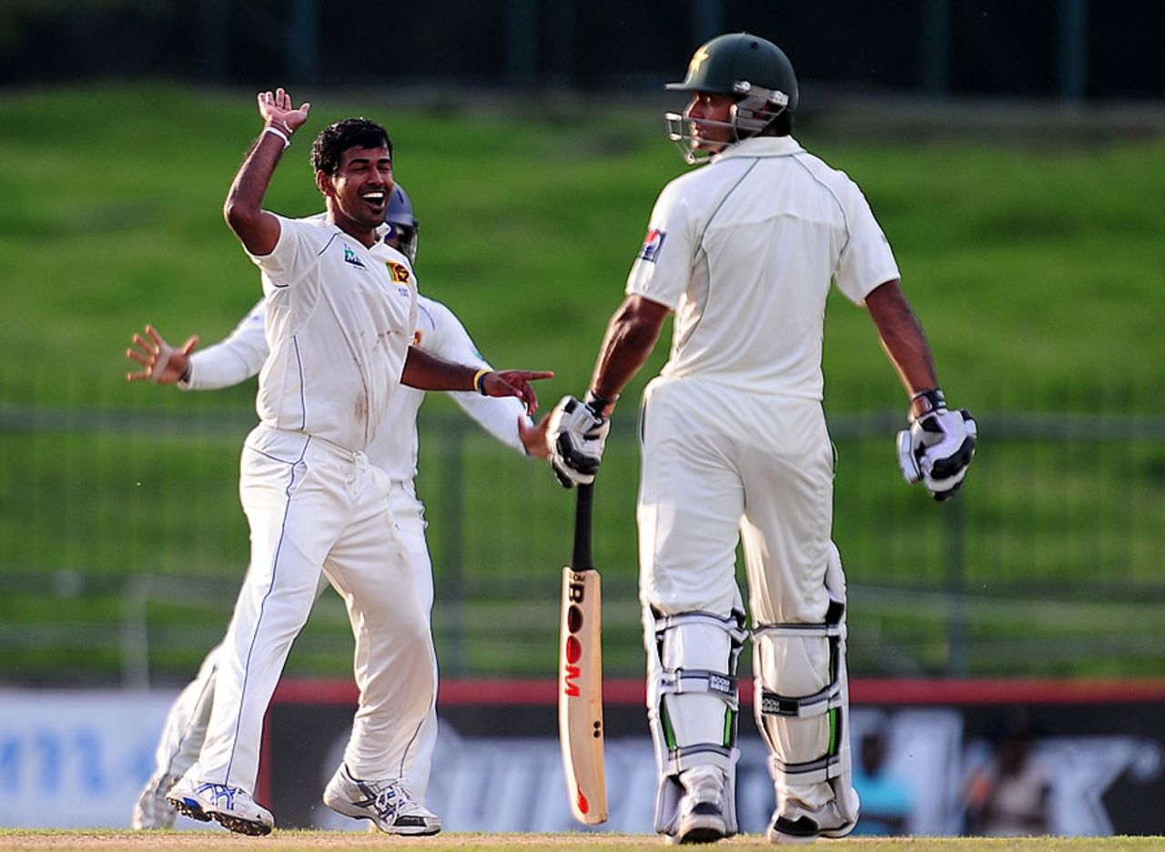 Nuwan Kulasekara picked a wicket late in the day, Sri Lanka v Pakistan, 3rd Test, Pallekele, 3rd day, July 10, 2012