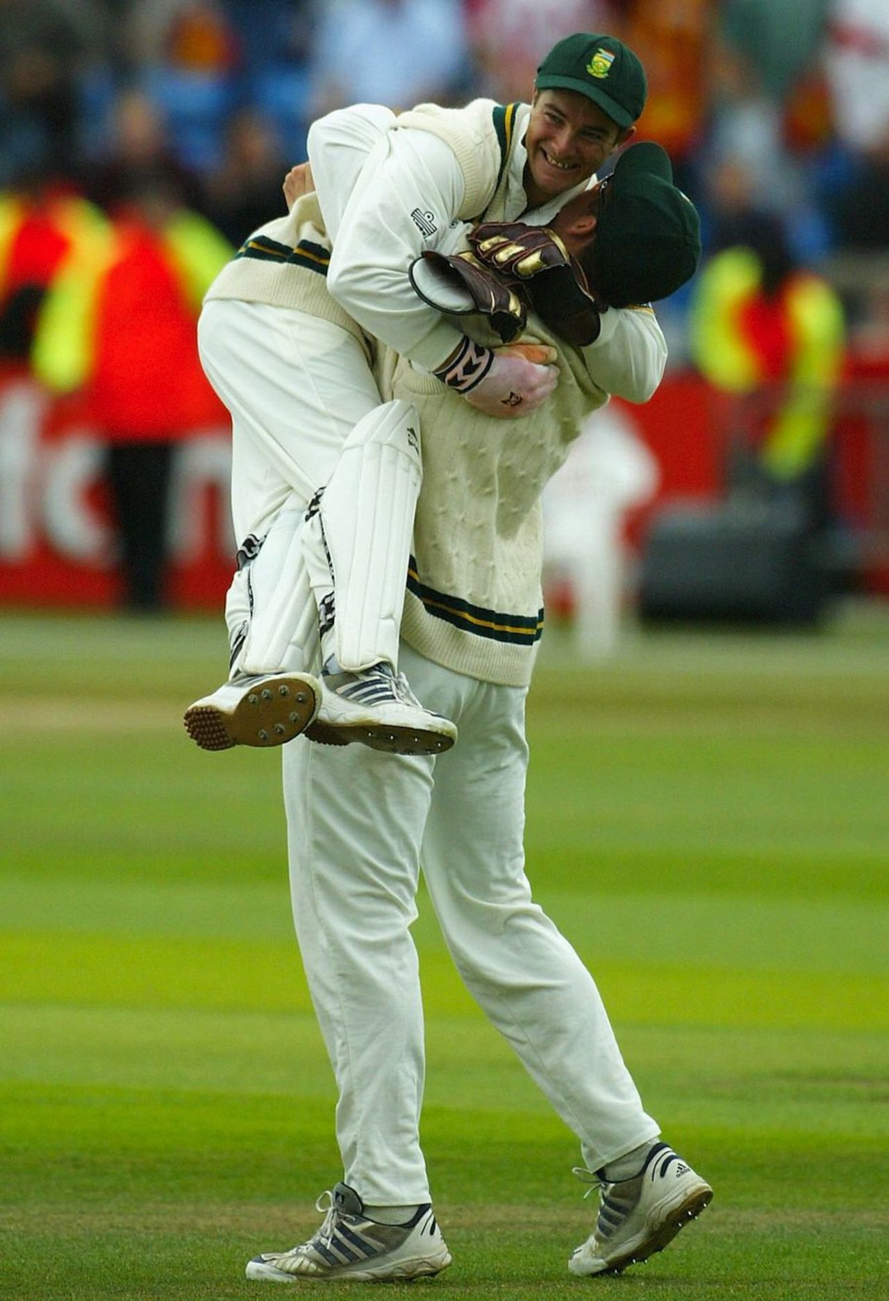 Graeme Smith and Mark Boucher celebrate a wicket at Headingley, England v South Africa, 4th Test, Leeds, August 25, 2003