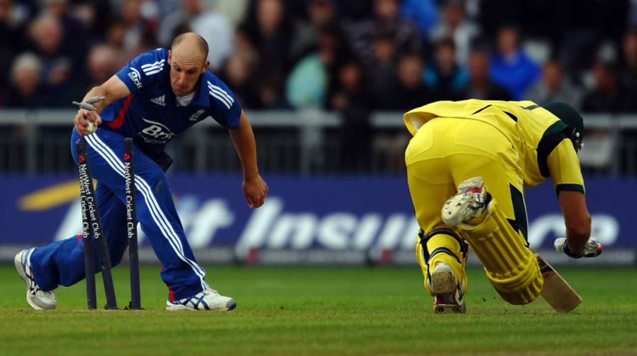 James Tredwell runs out Peter Forrest, England v Australia, 5th ODI, Old Trafford, July 10, 2012