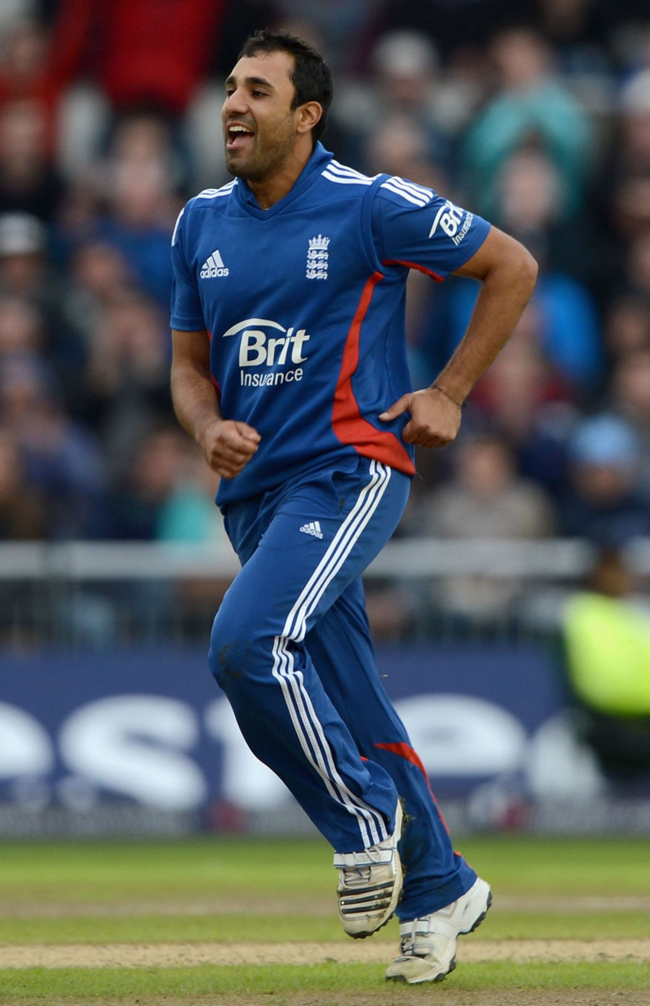 Ravi Bopara took a wicket with the first ball of his first two overs, England v Australia, 5th ODI, Old Trafford, July 10, 2012