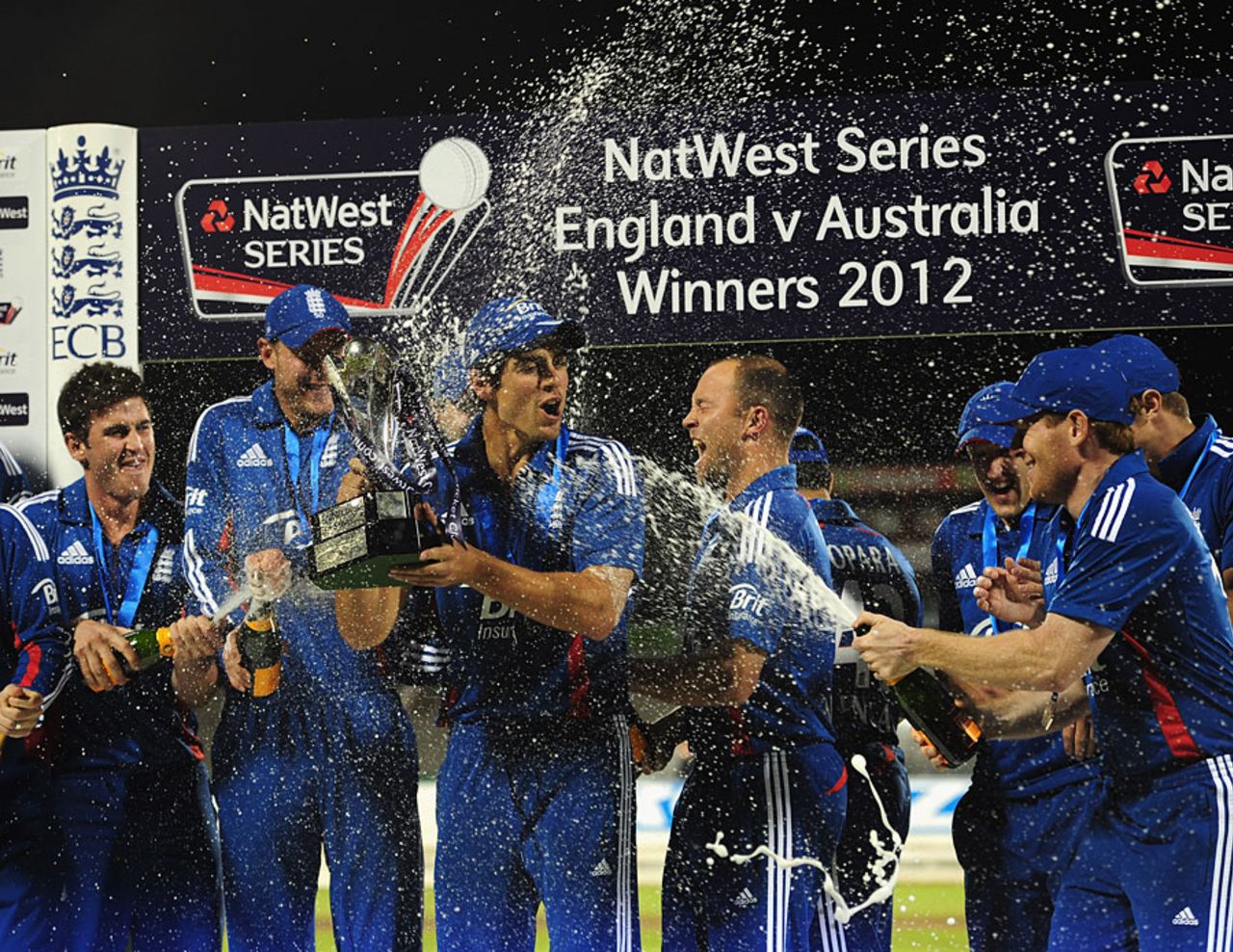 England celebrate their 4-0 series victory, England v Australia, 5th ODI, Old Trafford, July 10, 2012