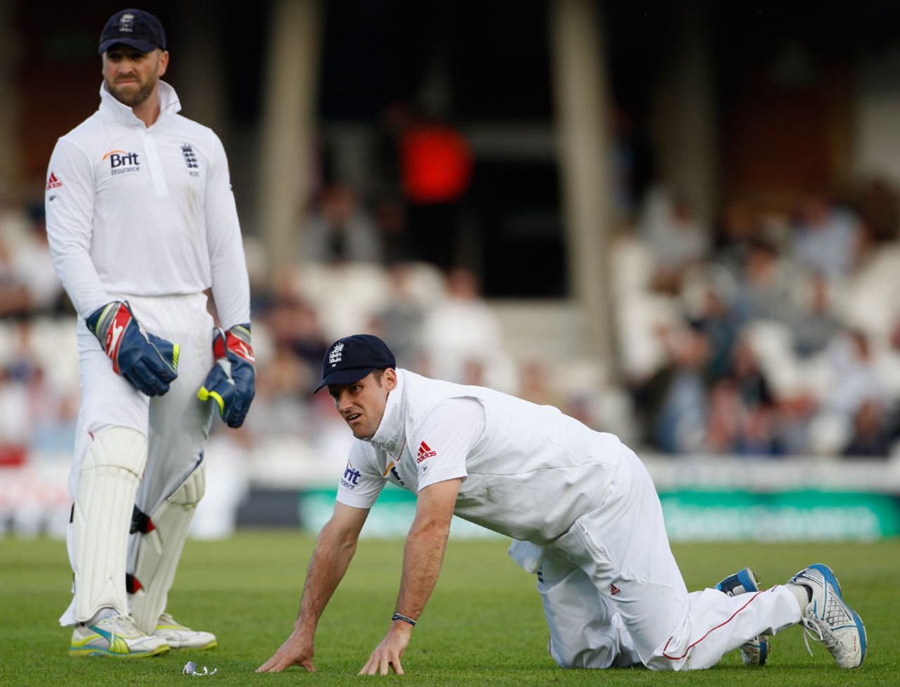Andrew Strauss missed a chance in the slips off Hashim Amla, England v South Africa, 1st Investec Test, The Oval,  2nd day, July 20, 2012