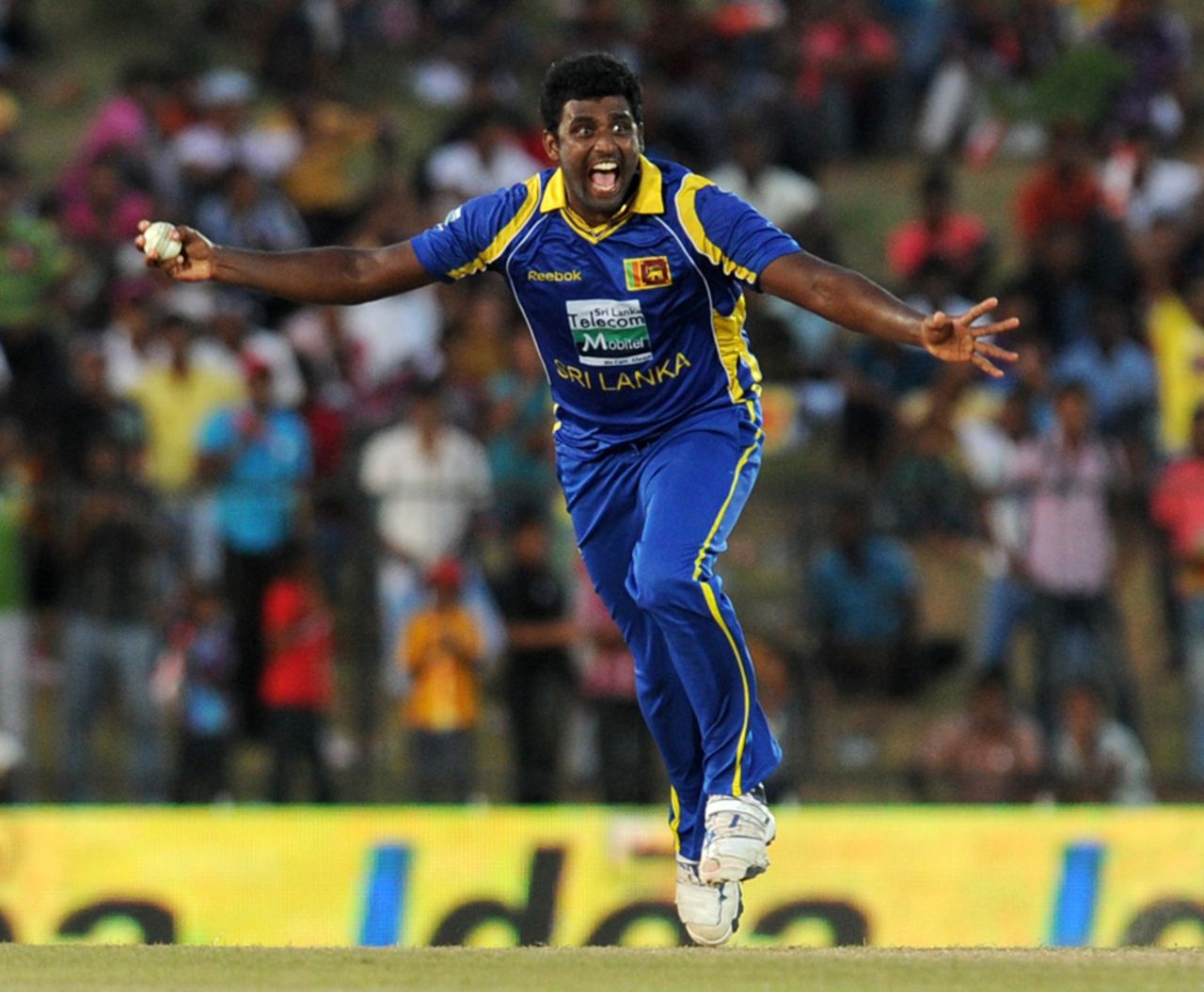 Thisara Perera took three wickets, Sri Lanka v India, 1st ODI, Hambantota, July 21, 2012