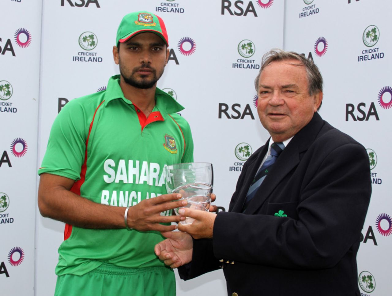 Mashrafe Mortaza collects his Man-of-the-Match award, Ireland v Bangladesh, 3rd Twenty20, Stormont, July 21, 2012