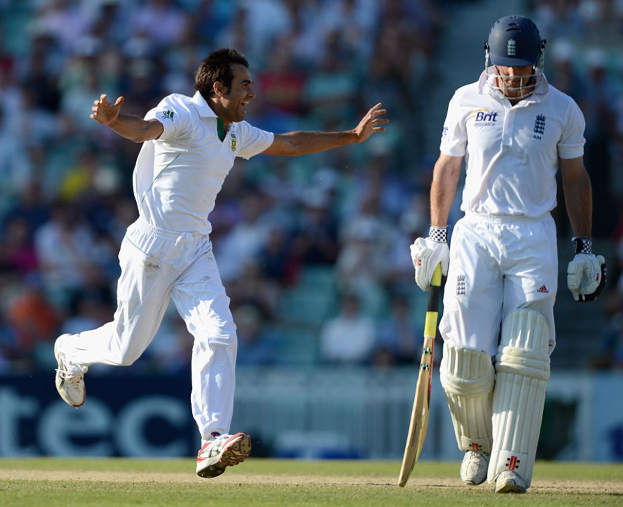 Imran Tahir capped South Africa's day by removing Andrew Strauss, England v South Africa, 1st Investec Test, The Oval, 4th day, July, 22, 2012