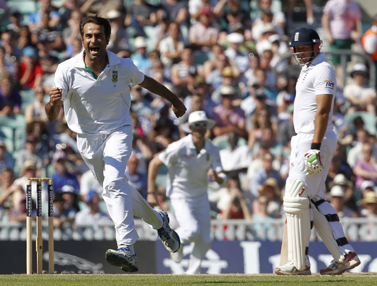Imran Tahir claimed the final wicket when James Anderson was lbw, England v South Africa, 1st Test, The Oval, 5th day, July 23, 2012