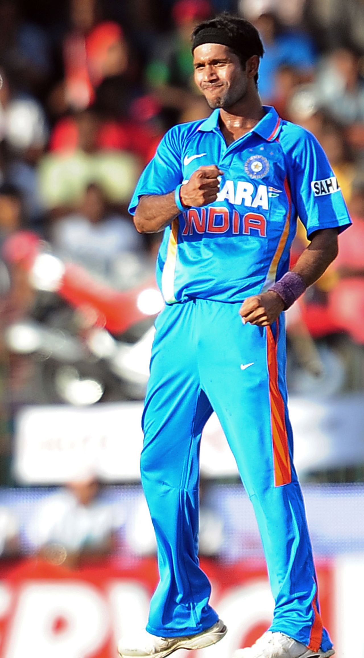 Ashok Dinda celebrates after taking Kumar Sangakkara's wicket, Sri Lanka v India, 3rd ODI, Colombo, July 28, 2012
