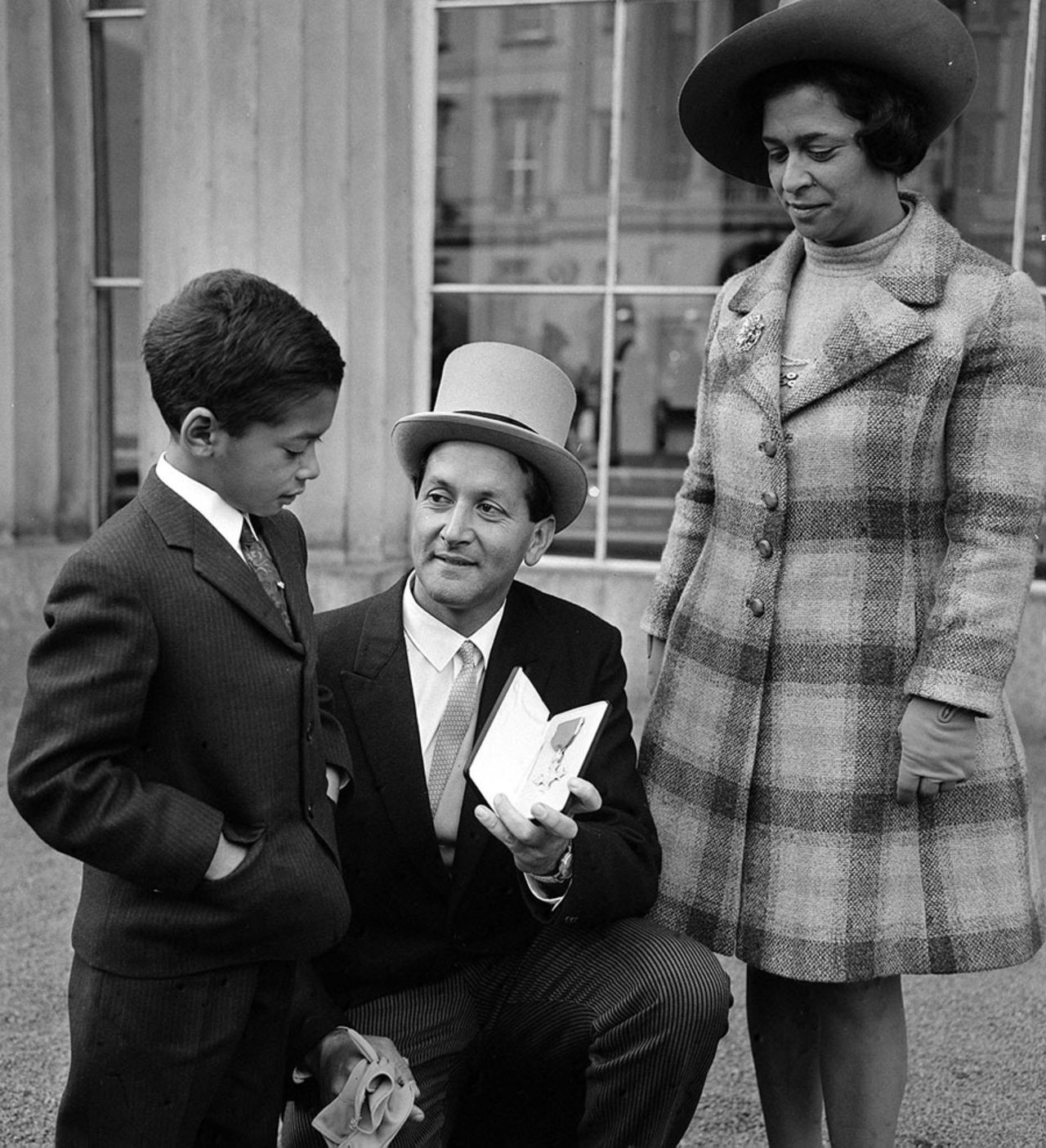 Basil D'Oliveira shows his OBE to his son Damian and wife Naomi, London, October 29, 1969