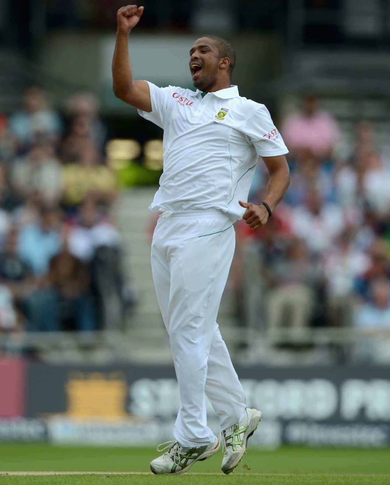 Vernon Philander celebrates Alastair Cook's wicket, 2nd Investec Test, Headingley, 3rd day, August 4, 2012