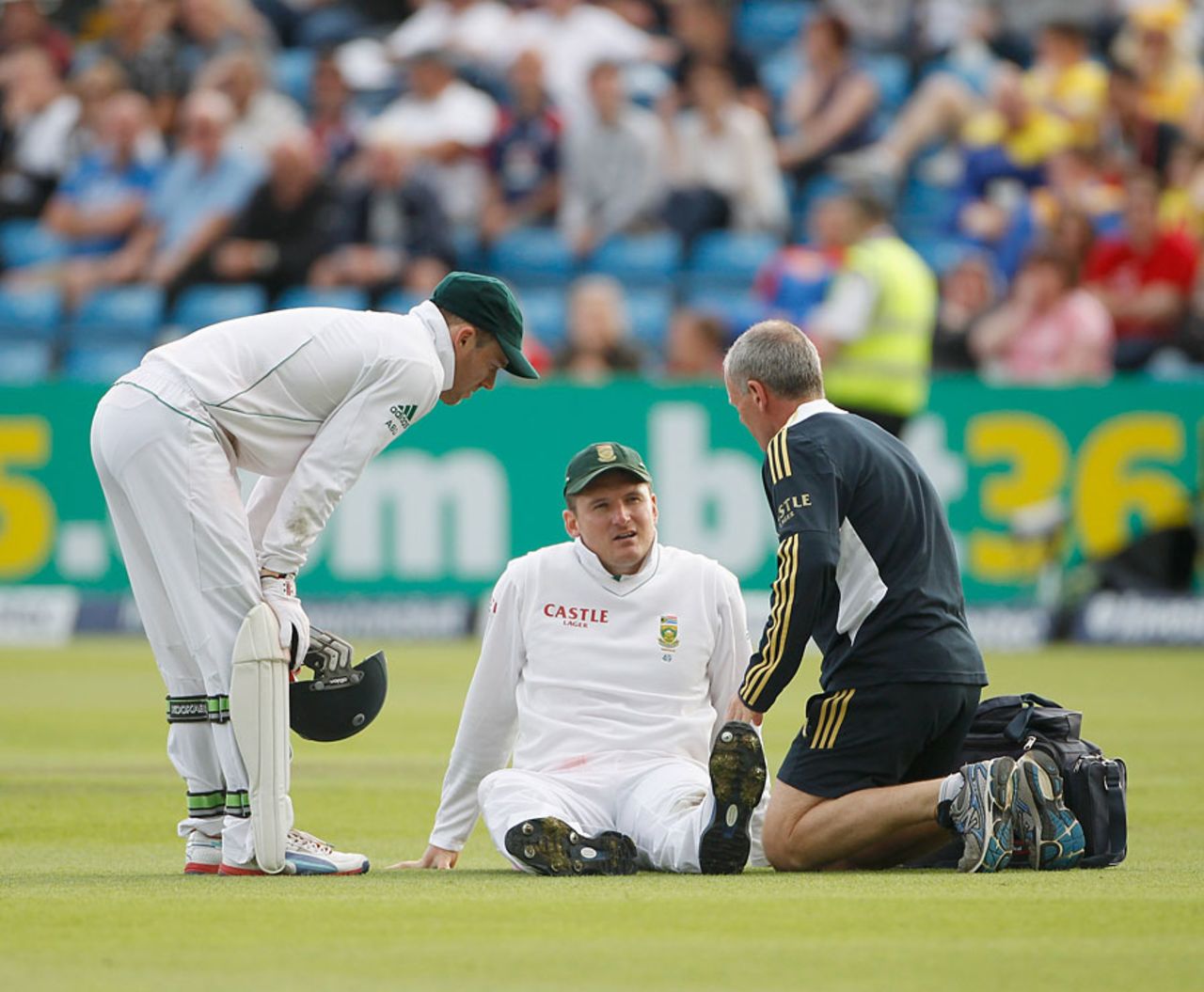 Graeme Smith went down with what looked like a knee injury, England v South Africa, 2nd Investec Test, Headingley, 3rd day, August 4, 2012