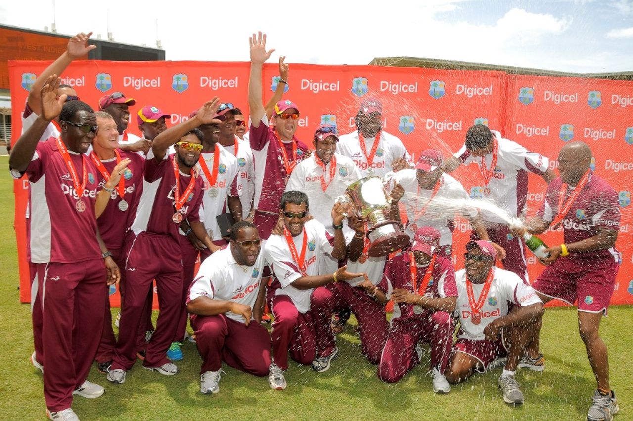 West Indies celebrate their series win, West Indies v New Zealand, 2nd Test, Kingston, 4th day, August 5, 2012