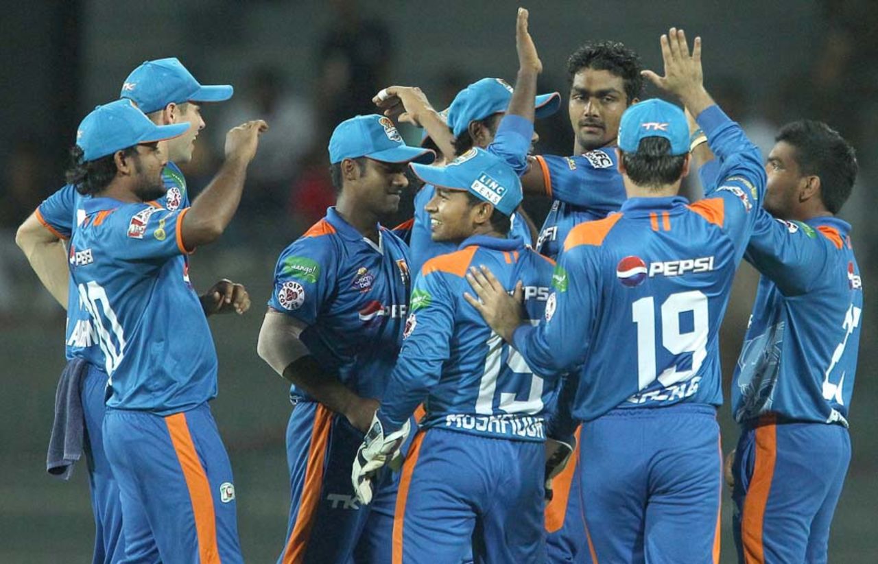 Nagenahira celebrate an early wicket, Kandurata Warriors v Nagenahira Nagas, SLPL, Colombo, August 13, 2012