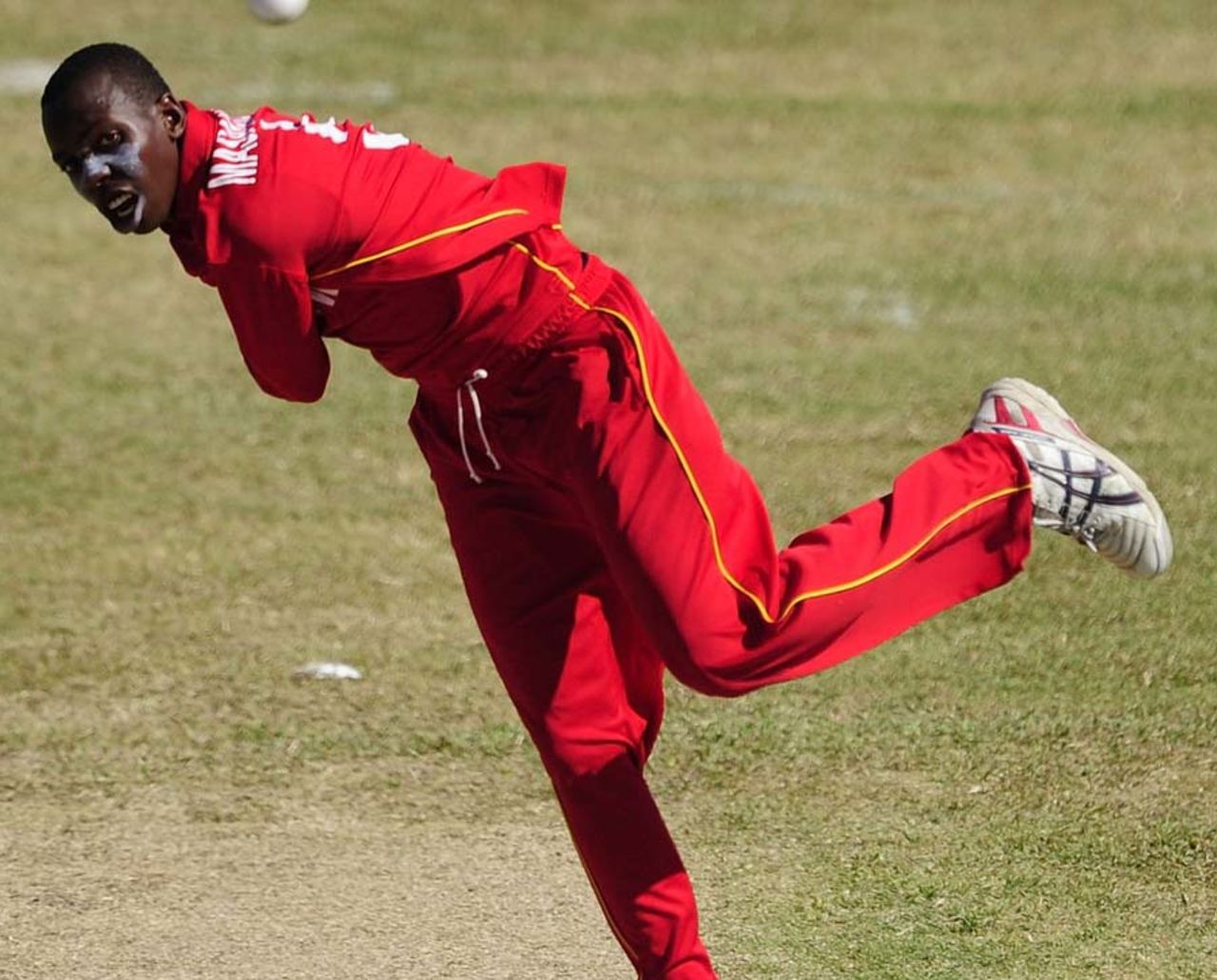 Wellington Masakadza managed to take a wicket but West Indies secured a comfortable victory, West Indies v Zimbabwe, Group C, ICC Under-19 World Cup, Townsville, August 16, 2012