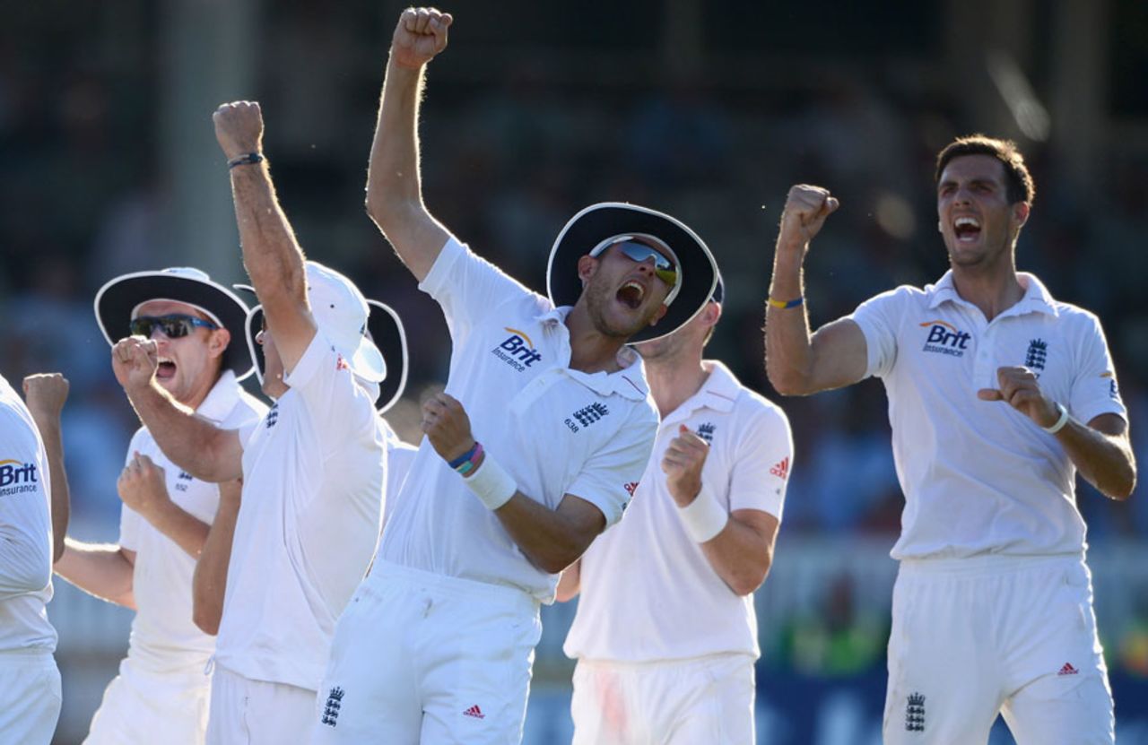 England celebrate Jacques Kallis' failed umpire review, England v South Africa, 3rd Investec Test, Lord's, 3rd day, August 18, 2012