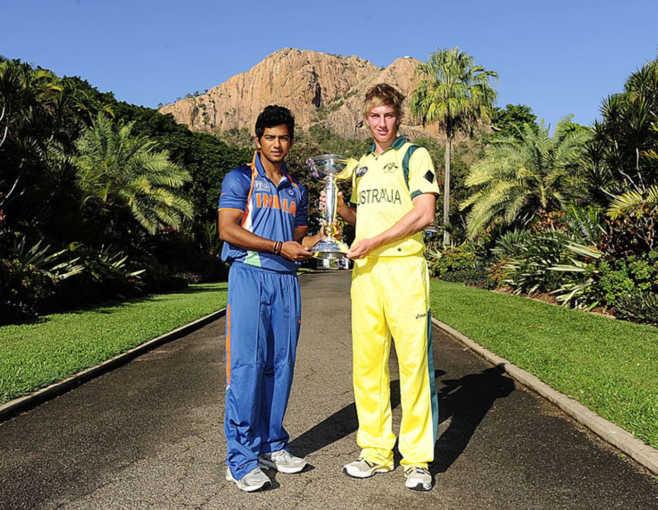 India and Australia's U-19 captains with the trophy ahead of the final, ICC Under-19 World Cup, Townsville, August 25, 2012