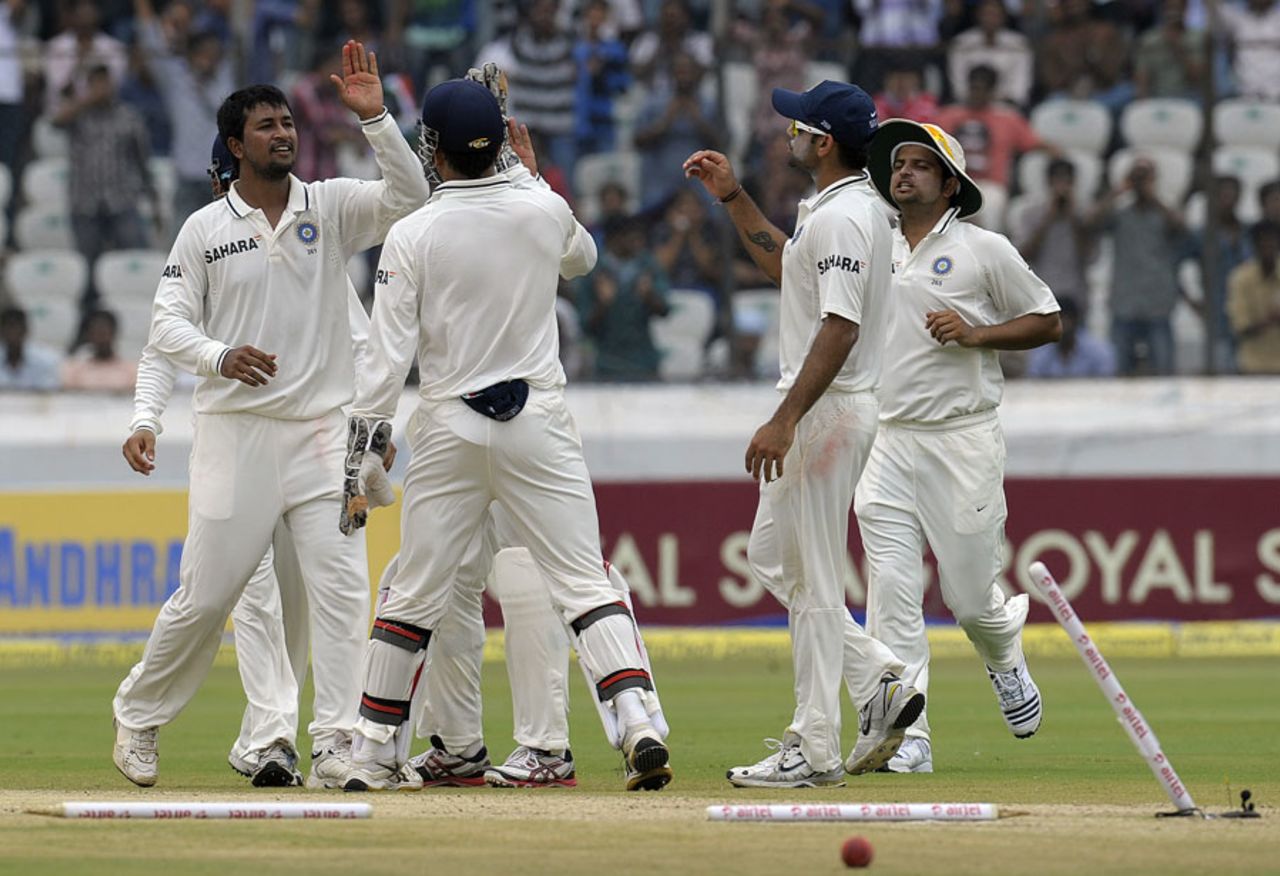India celebrate Doug Bracewell's stumping, India v New Zealand, 1st test, Hyderabad, 3rd day, August 25, 2012
