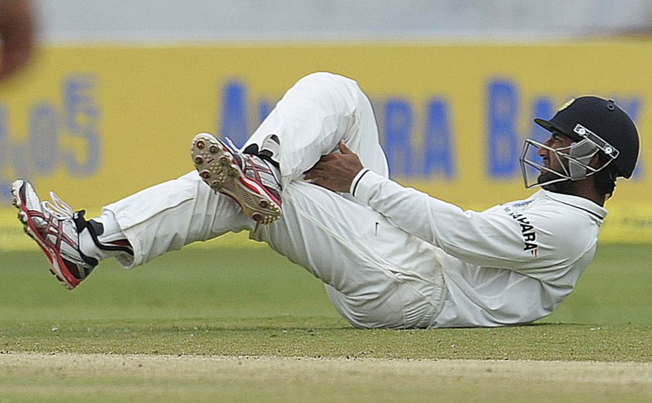 Cheteshwar Pujara injured his knee while fielding at forward short leg, India v New Zealand, 1st Test, Hyderabad, 4th day, August 26, 2012