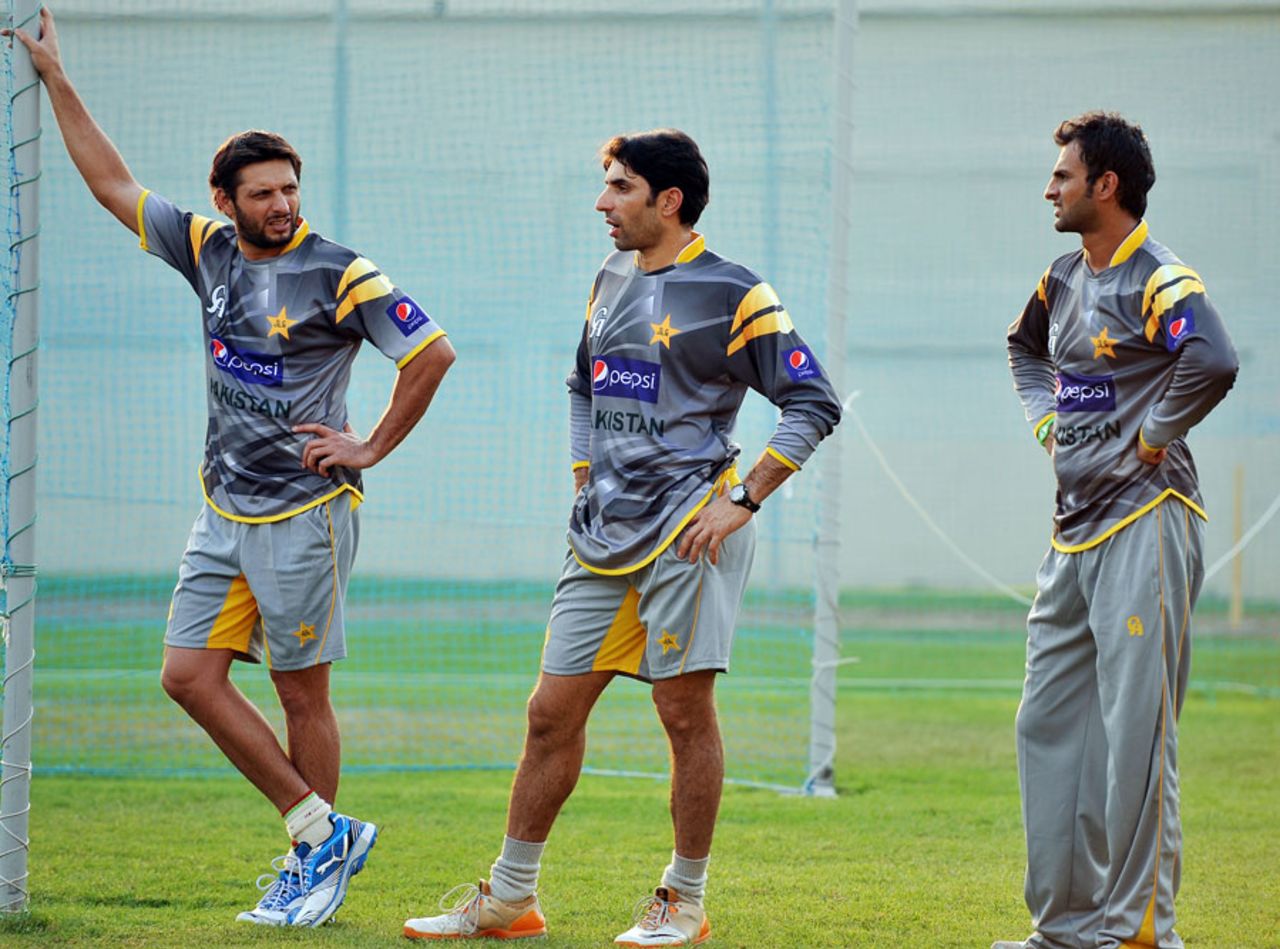 Pakistan players have a chat during a training session, Sharjah, August 27, 2012