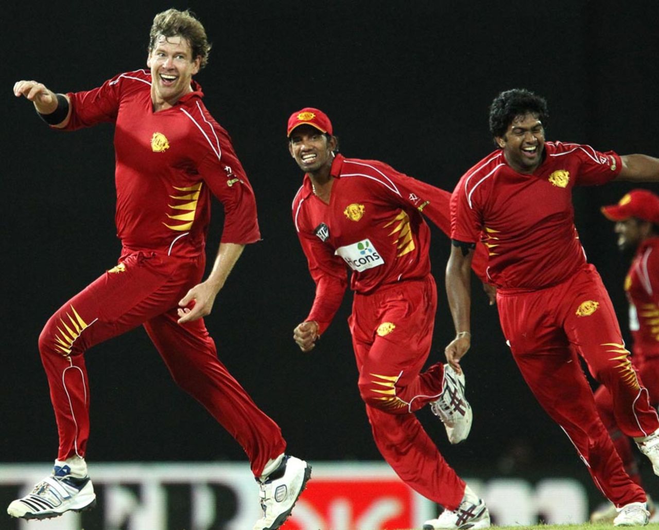 Uva's Jacob Oram celebrates a wicket with his team-mates, Wayamba v Uva, SLPL, 1st semi-final, Colombo, August 28, 2012