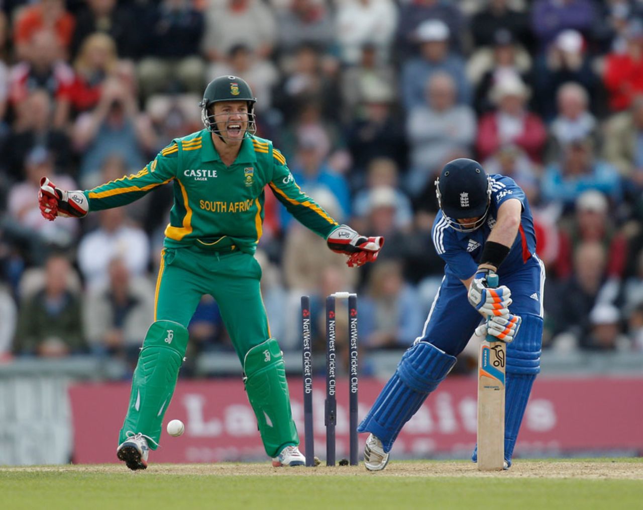 Ian Bell was bowled by a Robin Peterson turner, England v South Africa, 2nd NatWest ODI, West End, August 28, 2012