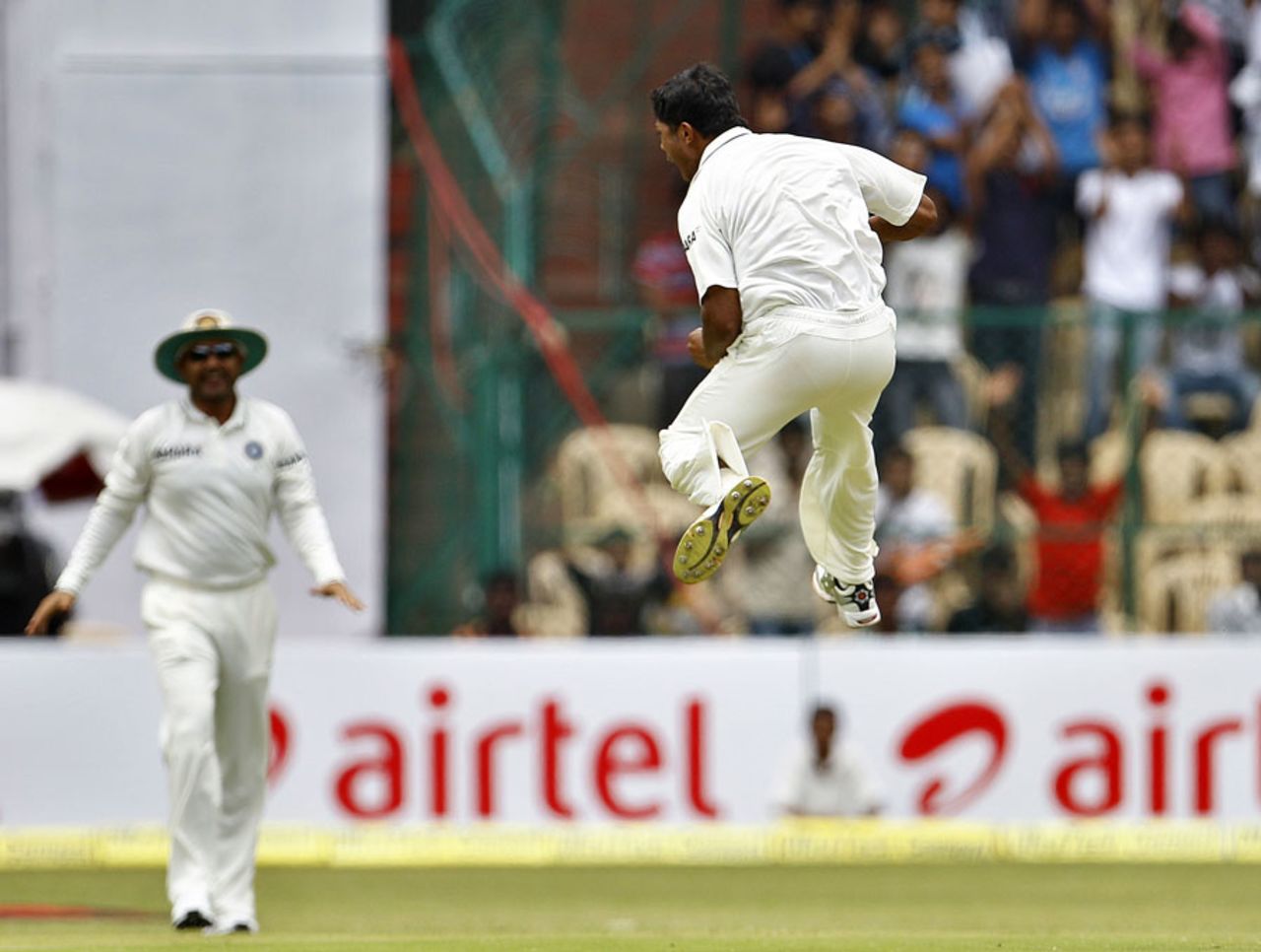 Umesh Yadav is thumped up after accounting for the openers, India v New Zealand, 2nd Test, Bangalore, 3rd day, September 2, 2012