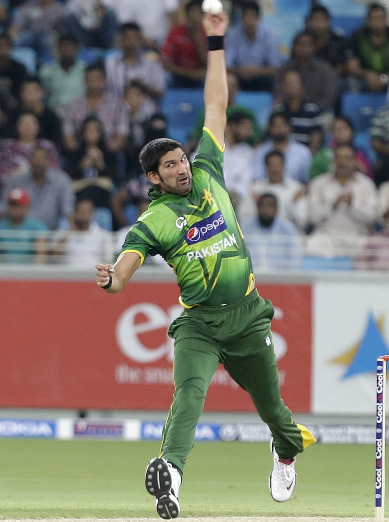 Sohail Tanvir in his delivery stride, Pakistan v Australia, 1st T20I, Dubai, September 5, 2012