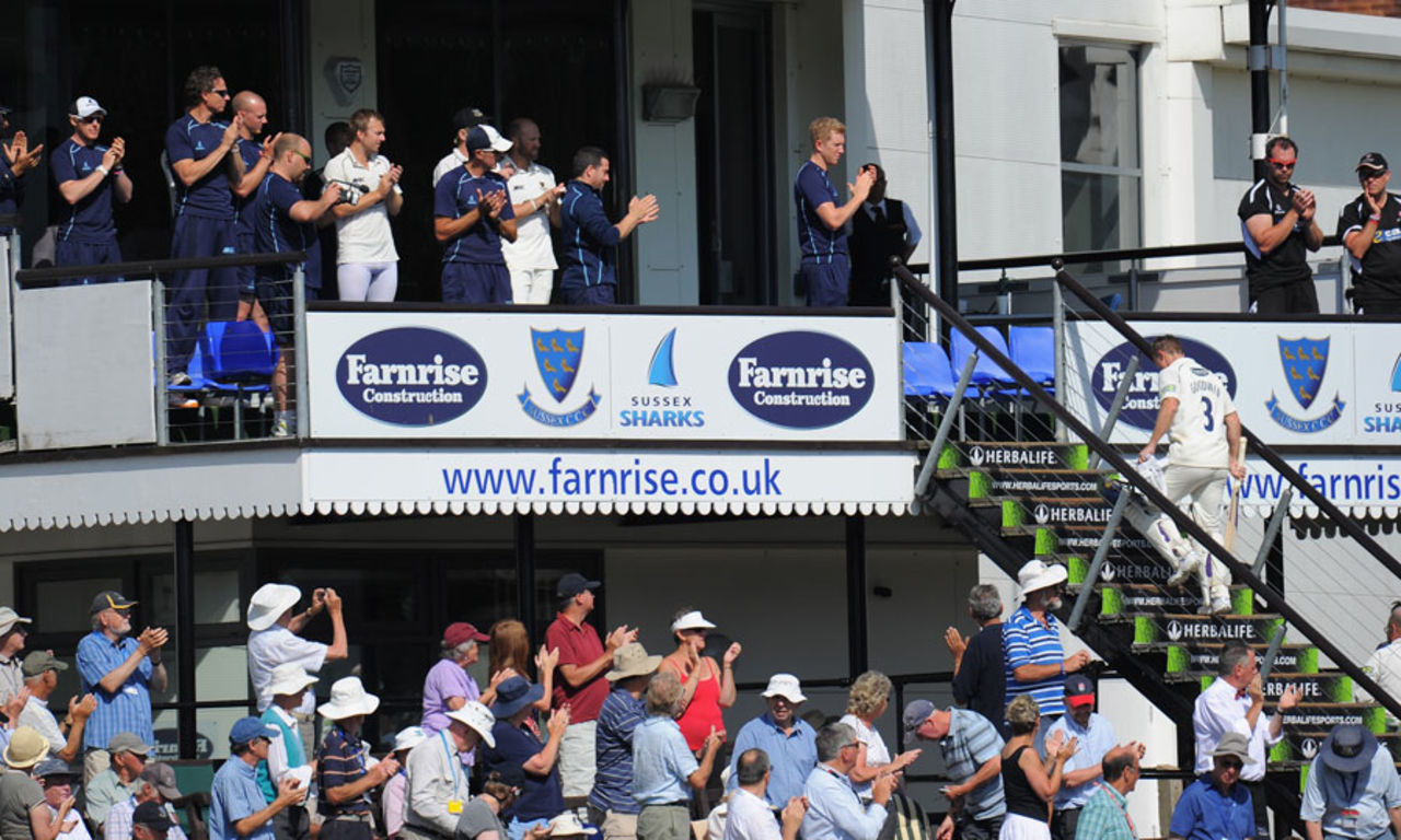 Murray Goodwin receives a standing ovation as he leaves Hove for the last time as a Sussex batsman, Sussex v Somerset, County Championship, Division One, Hove, 3rd day, September, 6, 2012