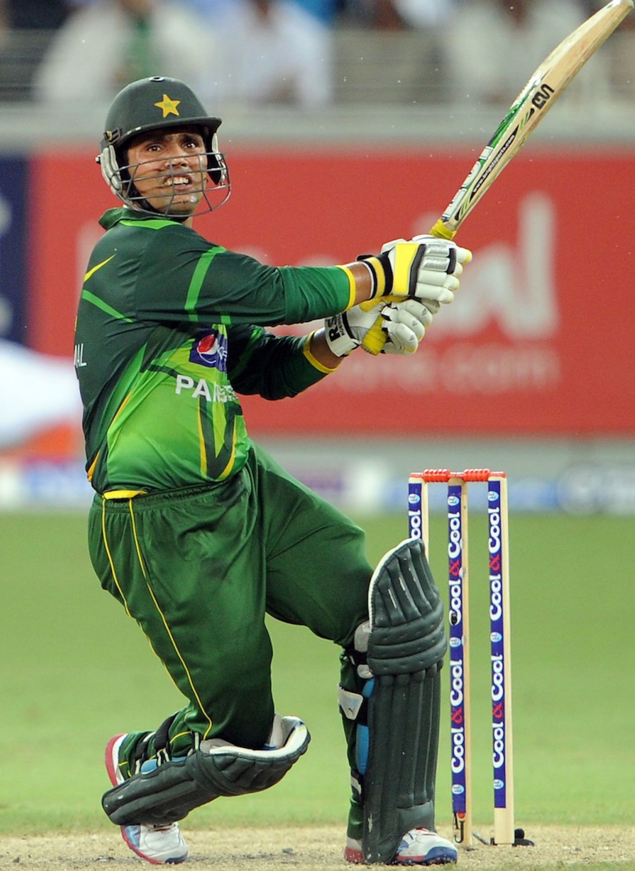 Kamran Akmal swivels to pull a short ball, Pakistan v Australia, 2nd T20I, Dubai, September 7, 2012