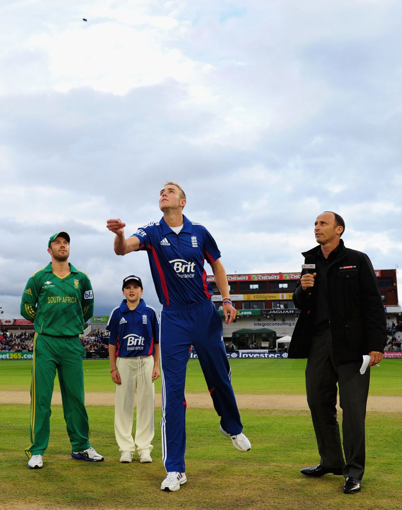 Stuart Broad won the toss and chose to bowl, England v South Africa, 2nd T20, Old Trafford, September, 10, 2012