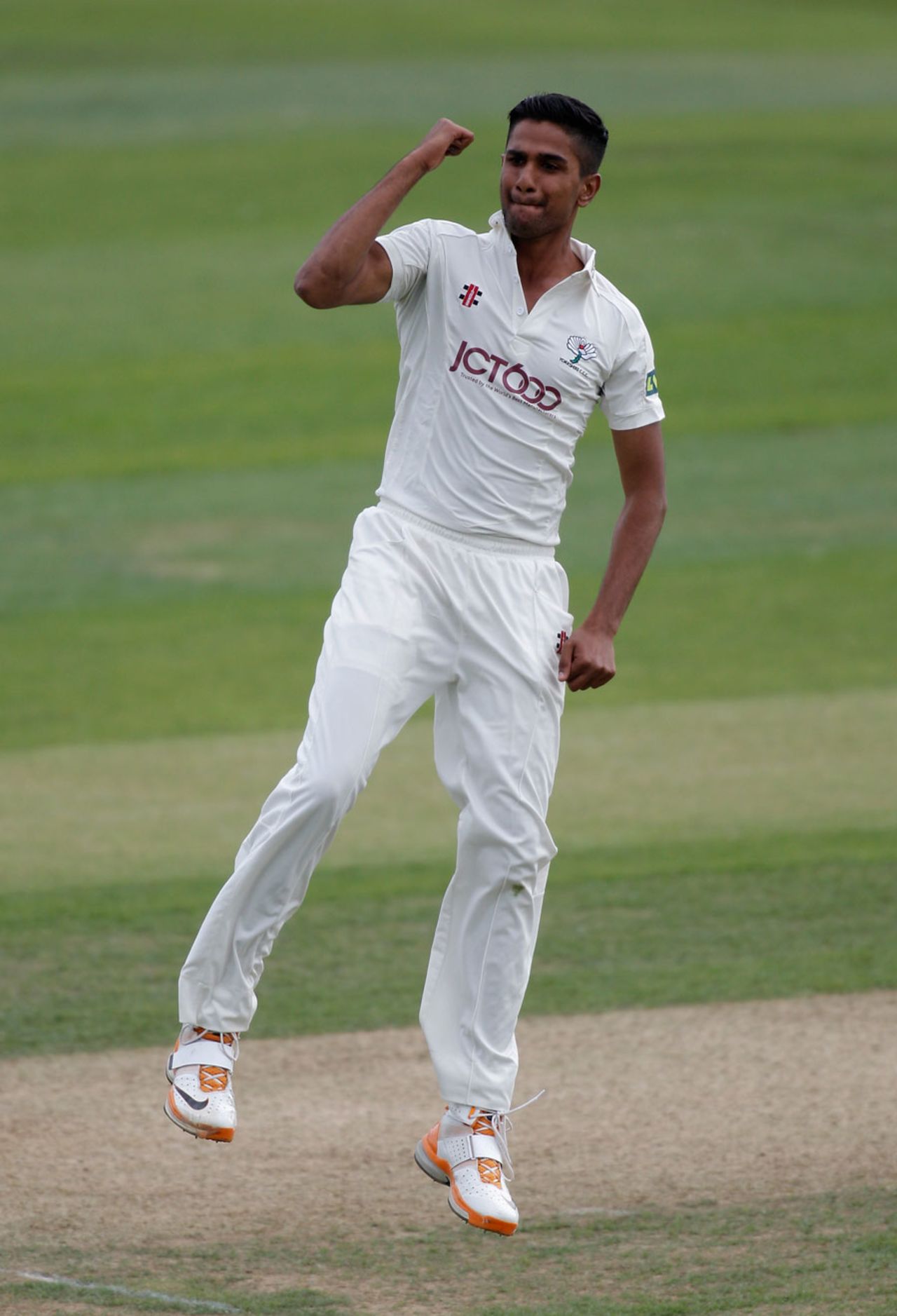 Moin Ashraf claimed 4 for 36, County Championship, Division Two, Chelmsford, 2nd day, September 12, 2012
