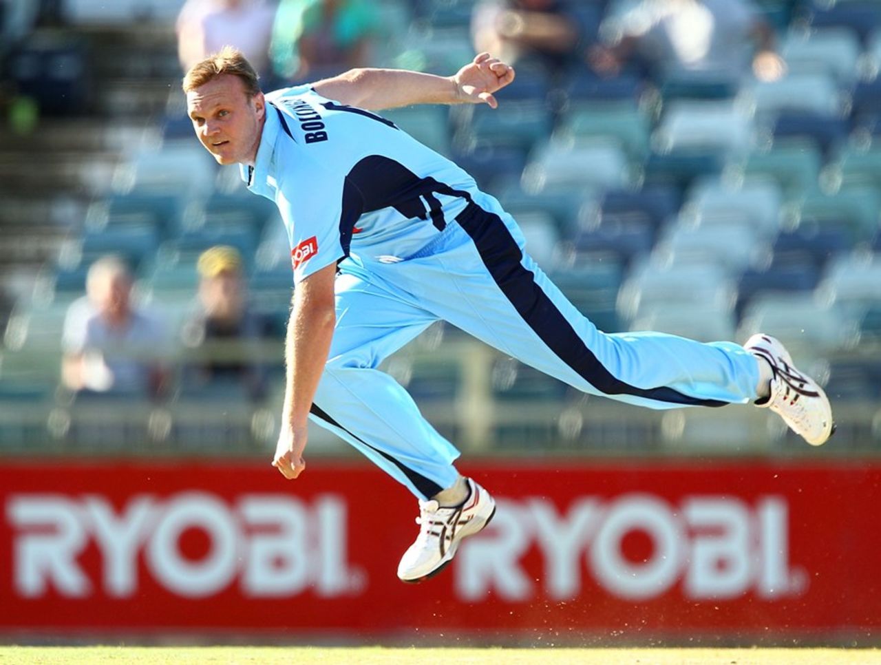 Doug Bollinger picked up 4 for 67 from 13 overs, Western Australia v New South Wales, Ryobi Cup, Perth, September 16, 2012
