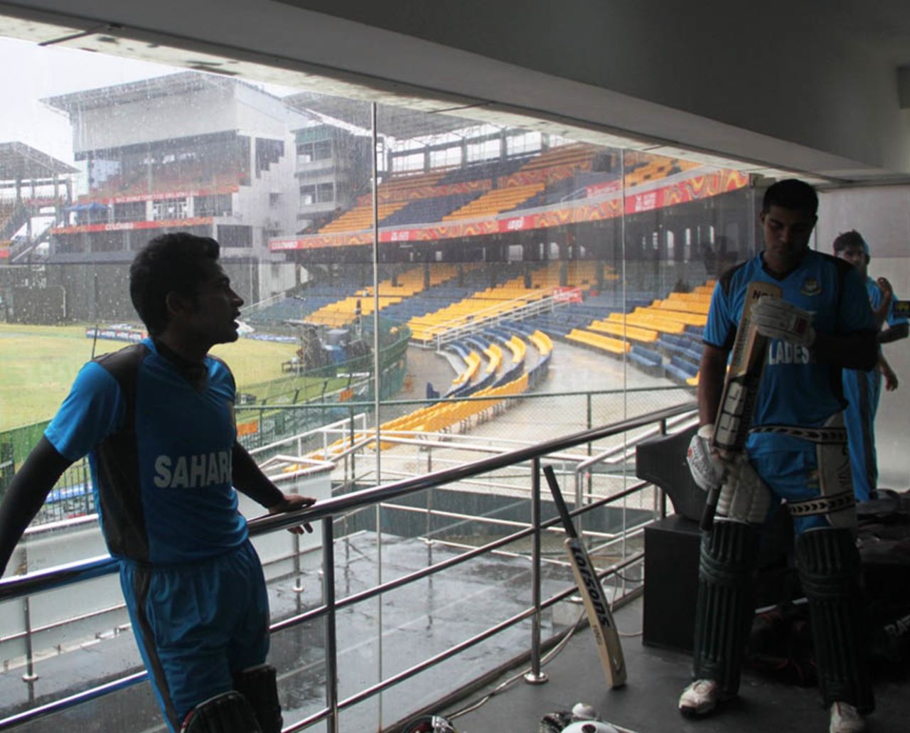 Mushfiqur Rahman and Ziaur Rahman stay indoors due to rain, Colombo, September 16, 2012