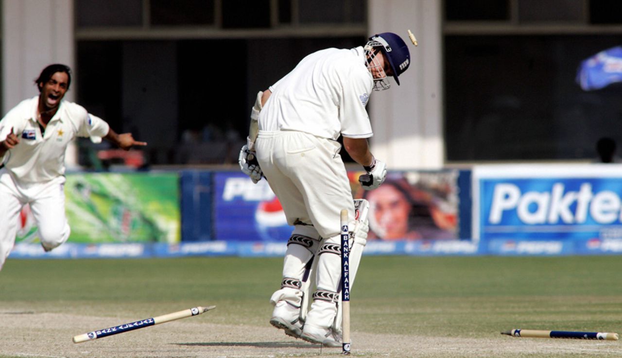 Shoaib Akhtar clean-bowled Ashley Giles for 14, Pakistan v England, 1st Test, Multan, 5th day, November 16, 2005
