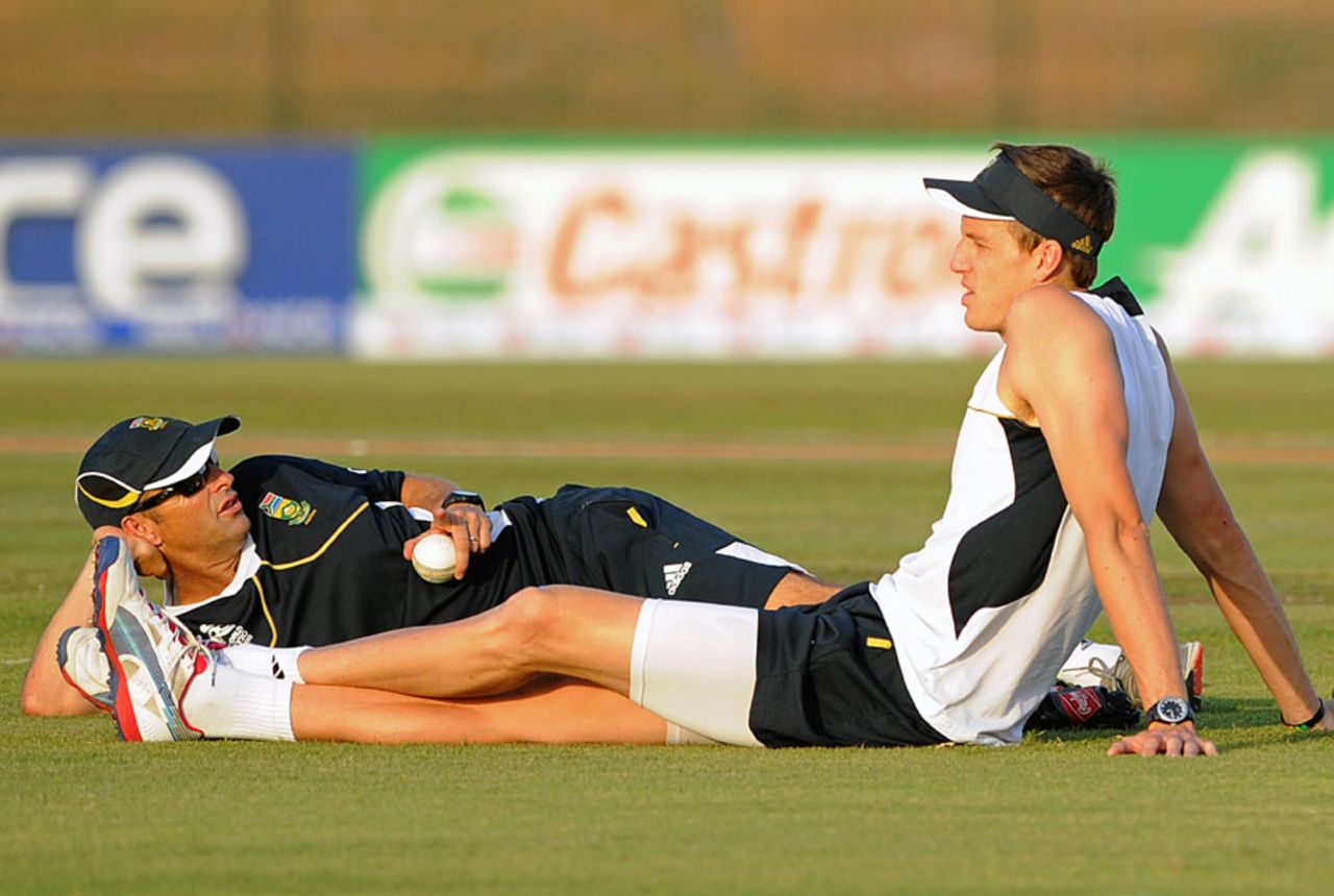 Gary Kirsten and Morne Morkel relax ahead of South Africa's first game in the World T20, World Twenty20, Hambantota, September, 19, 2012